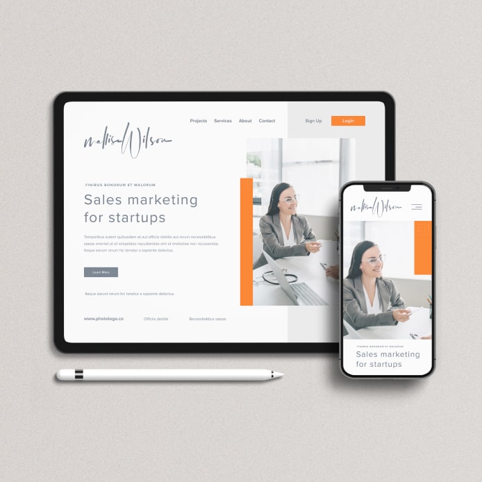 Professional using their Photologo 1
